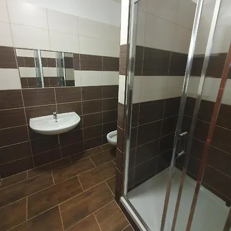 Hrusicka Restaurace A S Klimatizaci A Parkovistem Pro Motorky A Kola 3* Hrusice