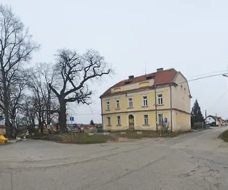 Hrusicka Restaurace A S Klimatizaci A Parkovistem Pro Motorky A Kola 3*