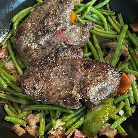 Hrusicka Restaurace A S Klimatizaci A Parkovistem Pro Motorky A Kola بيت ضيافة Hrusice