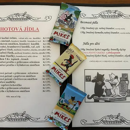 Hrusicka Restaurace A S Klimatizaci A Parkovistem Pro Motorky A Kola 3*