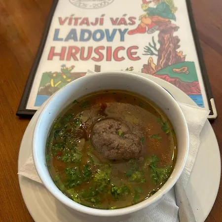 بيت ضيافة Hrusicka Restaurace A S Klimatizaci A Parkovistem Pro Motorky A Kola