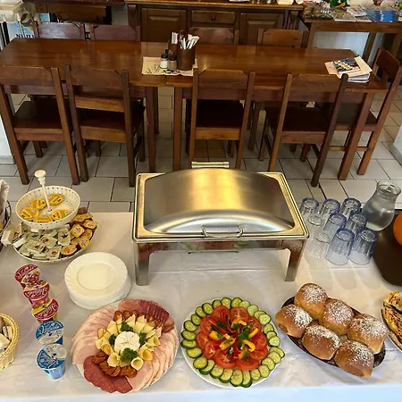 بيت ضيافة Hrusicka Restaurace A S Klimatizaci A Parkovistem Pro Motorky A Kola