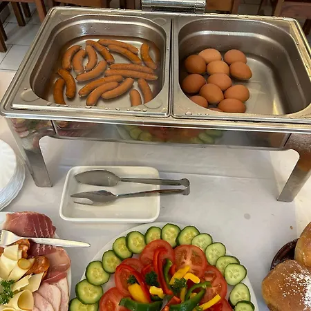 بيت ضيافة Hrusicka Restaurace A S Klimatizaci A Parkovistem Pro Motorky A Kola