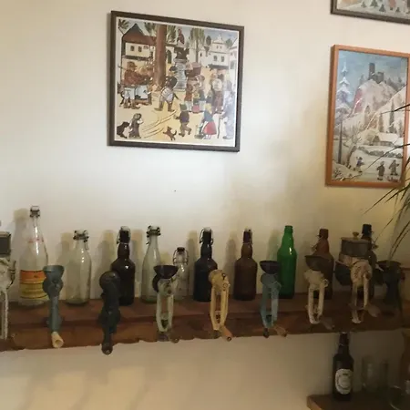 بيت ضيافة Hrusicka Restaurace A S Klimatizaci A Parkovistem Pro Motorky A Kola Hrusice