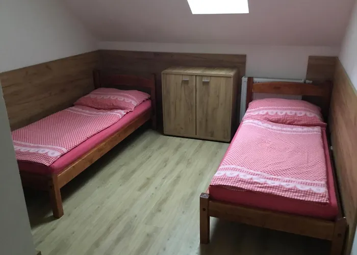 Hrusicka Restaurace A בית הארחה